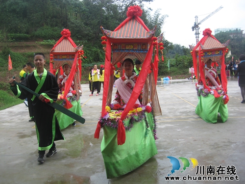 泸州纳溪非遗“花船舞”后继有人(图1) 泸州纳溪非遗“花船舞”后继有人(图1)