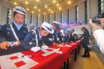 全国交通安全日&nbsp;宜宾首次&nbsp;酒驾司机现身说安全(图1)