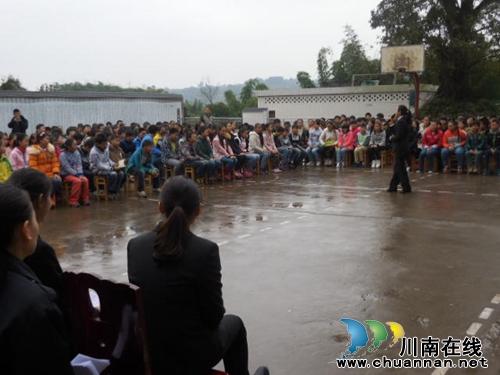 天仙镇学校：开展“法律为青春护航”教育活动(图3)