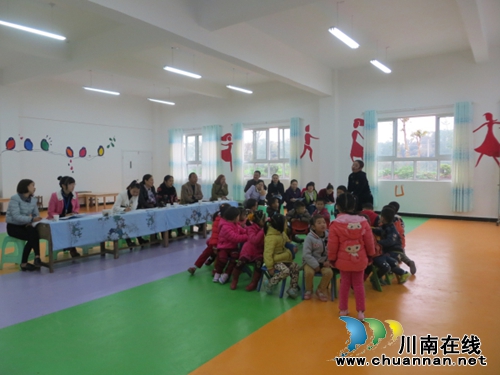 立石镇:幼儿园开展教师队伍专业化汇报活动(图2) 立石镇:幼儿园开展教师队伍专业化汇报活动(图2)