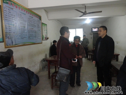泸县老龄办到石桥镇检查老龄工作(图1)