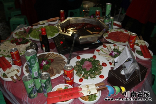 泸州首届“万人火锅文化节”挑你最中意的味道(图3) 泸州首届“万人火锅文化节”挑你最中意的味道(图3)