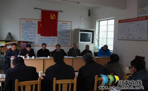 泸州市人大副主任伍福钊到叙永白腊调研扶贫(图1)