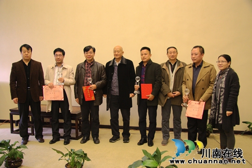 《泸州作家》2015年度文学奖颁奖活动隆重举行(图2) 《泸州作家》2015年度文学奖颁奖活动隆重举行(图2)