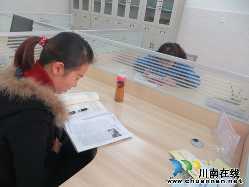 立石镇中心幼儿园开展“法制宣传日”活动(图1) 立石镇中心幼儿园开展“法制宣传日”活动(图1)
