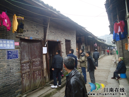 立石镇:积极做好古街改造前期走访工作(图2) 立石镇:积极做好古街改造前期走访工作(图2)