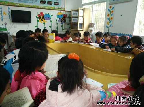 龙车镇鼓楼山小学开展留守儿童读书活动(图1) 龙车镇鼓楼山小学开展留守儿童读书活动(图1)