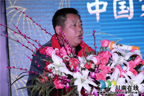 “年份潭酒2012”初露面 首场酒会订购超百万(图2) “年份潭酒2012”初露面 首场酒会订购超百万(图2)