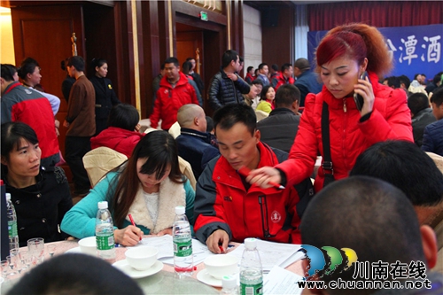 “年份潭酒2012”初露面 首场酒会订购超百万(图6) “年份潭酒2012”初露面 首场酒会订购超百万(图6)