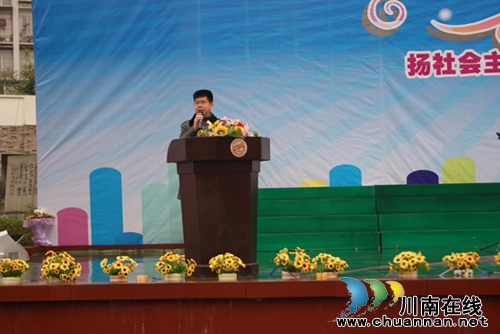泸州十八中：校园盛开艺术花&nbsp;心中浸润价值观(图1)
