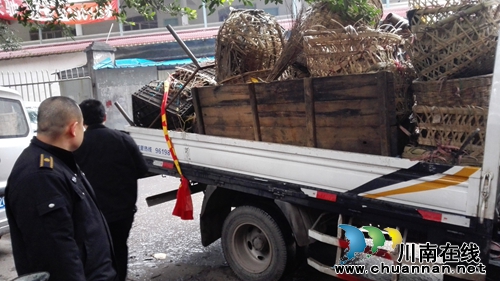 红星街道：凌晨整治红星农贸市场占道经营200余家(图2)