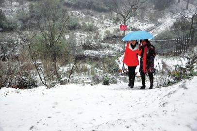 川南第一场雪&nbsp;比以往来得晚一些(图1)