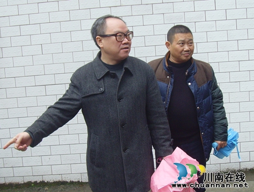 泸州市教育局副局长杜旭林深入自怀镇调研(图3) 泸州市教育局副局长杜旭林深入自怀镇调研(图3)