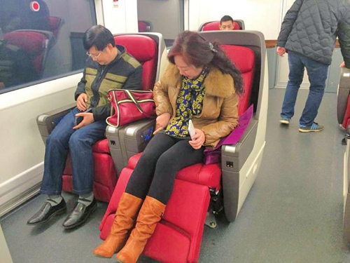 探访内江北站 刷二代身份证即可进站乘车(图1) 探访内江北站 刷二代身份证即可进站乘车(图1)