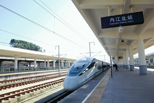 探访内江北站 刷二代身份证即可进站乘车(图2) 探访内江北站 刷二代身份证即可进站乘车(图2)