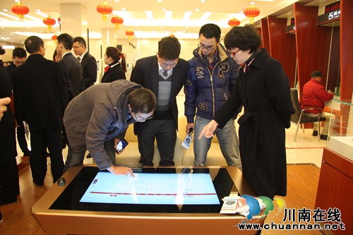 工行泸州分行首家“融e购O2O线下体验店”开业(图8) 工行泸州分行首家“融e购O2O线下体验店”开业(图8)