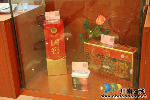 工行泸州分行首家“融e购O2O线下体验店”开业(图4) 工行泸州分行首家“融e购O2O线下体验店”开业(图4)