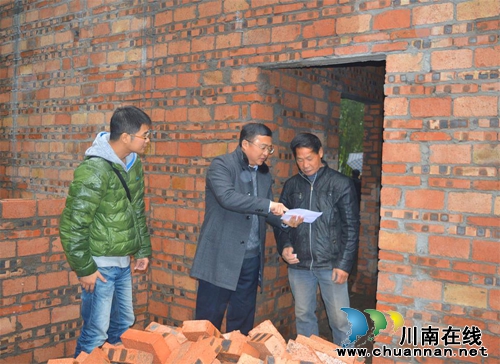 泸州市教育局到合江县永定村“认亲戚”结对帮扶(图2) 泸州市教育局到合江县永定村“认亲戚”结对帮扶(图2)