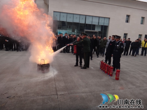 泸州长开区组织园区企业进行消防培训(图2) 泸州长开区组织园区企业进行消防培训(图2)