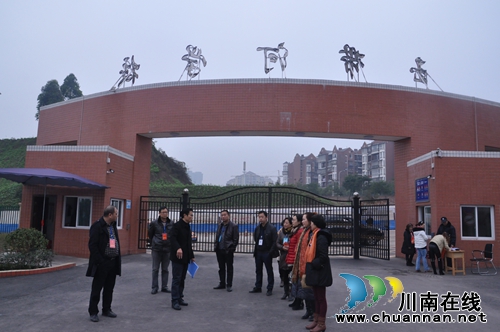 莲花池街道：两代表一委员街道行　深入基层体察民情(图2)
