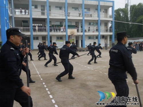 天仙镇学校：体验公安科技装备　增强安全防范意识(图1)