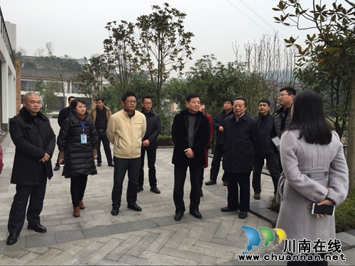 原四川省领导视察张坝艺术区(图1) 原四川省领导视察张坝艺术区(图1)
