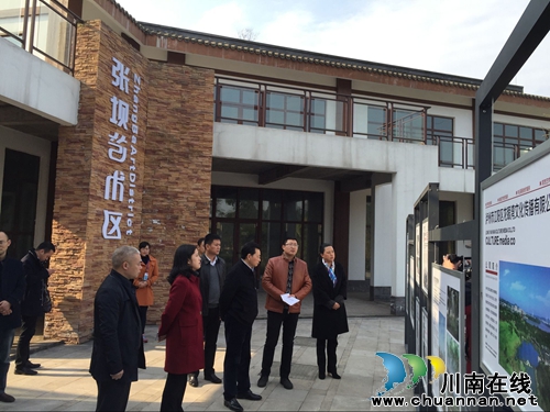四川省委宣传部副部长赵明仁调研张坝艺术区(图1) 四川省委宣传部副部长赵明仁调研张坝艺术区(图1)