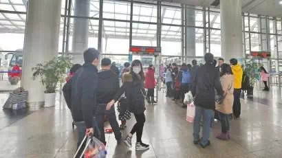 成渝高铁开通 泸州新增8班客车直达隆昌北站(图1) 成渝高铁开通 泸州新增8班客车直达隆昌北站(图1)