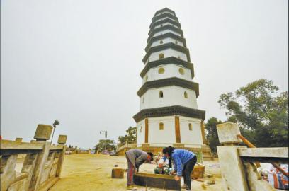 宜宾白塔“黑帽子”复原 元旦后开放(图1) 宜宾白塔“黑帽子”复原 元旦后开放(图1)