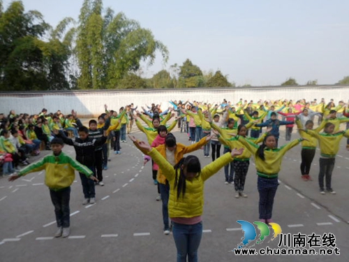 天仙镇学校:开展“飞扬的青春,世纪的约定”庆元旦活动(图2) 天仙镇学校:开展“飞扬的青春,世纪的约定”庆元旦活动(图2)