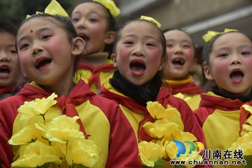 叙永县实验小学:童声唱响核心价值观(图3) 叙永县实验小学:童声唱响核心价值观(图3)
