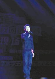 宜宾“小鲜肉”改唱警察版《南山南》(图1) 宜宾“小鲜肉”改唱警察版《南山南》(图1)