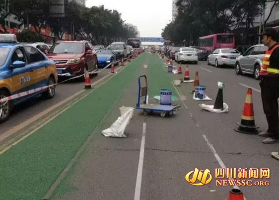 泸州首个"彩色"逆向可变车道将启用 缓解拥堵(图1) 泸州首个"彩色"逆向可变车道将启用 缓解拥堵(图1)