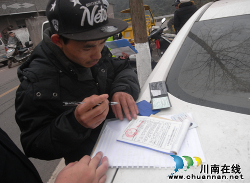 蓝田街道：扎实开展交通检查，确保居民平安出行(图2)