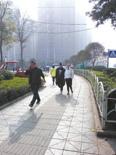老天“卖蒙” 宜宾自贡的防霾口罩卖断货(图2) 老天“卖蒙” 宜宾自贡的防霾口罩卖断货(图2)