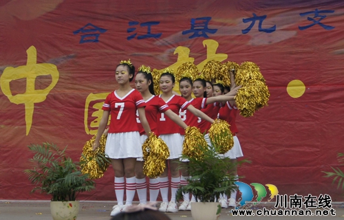 合江九支中学:“12.9”运动80周年啦啦操比赛(图3) 合江九支中学:“12.9”运动80周年啦啦操比赛(图3)