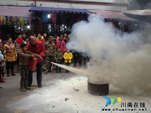 泸州回龙湾商圈:元旦假日开展消防逃生演练(图1) 泸州回龙湾商圈:元旦假日开展消防逃生演练(图1)