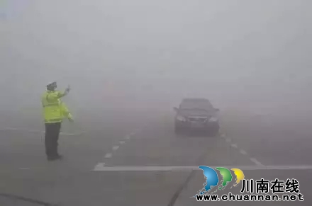 大雾天气看不清楚 误闯红灯算不算交通违法?(图4) 大雾天气看不清楚 误闯红灯算不算交通违法?(图4)
