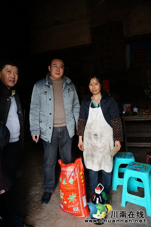 农工党泸州市委走访慰问旺龙村贫困户(图2) 农工党泸州市委走访慰问旺龙村贫困户(图2)