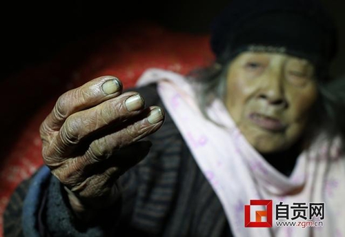自贡94岁独居老人生活成难题&nbsp;执意一人生活(图1)
