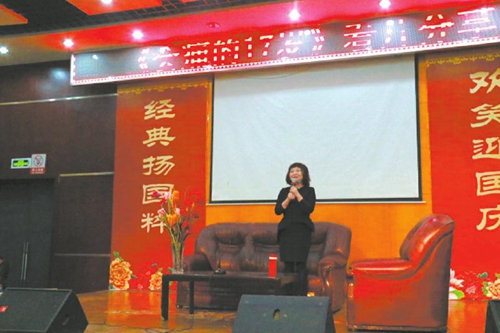 作家饶雪漫回母校&nbsp;与自贡学子分享“青春”(图1)