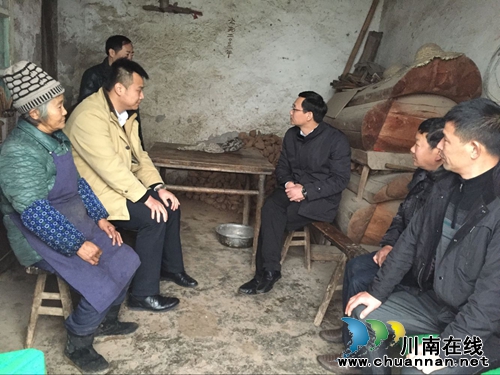 泸州江阳区委组织部深入西岸村开展精准扶贫工作(图2) 泸州江阳区委组织部深入西岸村开展精准扶贫工作(图2)