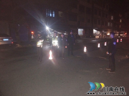 华阳街道:加大农村道路酒驾路查力度(图1) 华阳街道:加大农村道路酒驾路查力度(图1)