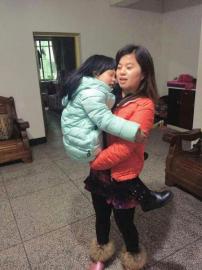 女儿已化疗7次 泸州“坚强妈妈”盼丈夫早出狱(图2) 女儿已化疗7次 泸州“坚强妈妈”盼丈夫早出狱(图2)