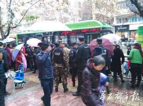 泸州闹市公交燃烧&nbsp;纵火者因家庭纠纷(图2)