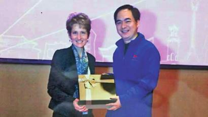 内江“抗埃”勇士获表彰&nbsp;队员不用“埃式握手”(图3)