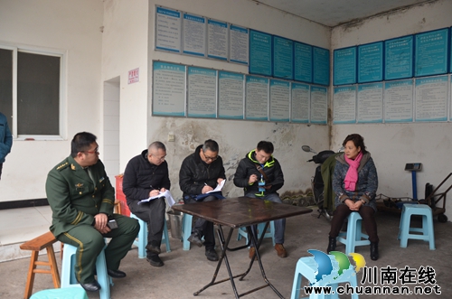 泸州市督导组到太伏镇检查酒类企业安全整改工作(图1) 泸州市督导组到太伏镇检查酒类企业安全整改工作(图1)