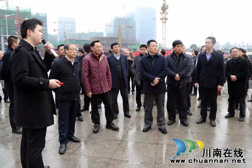 书记市长视察泸州金融商业中心(图1) 书记市长视察泸州金融商业中心(图1)