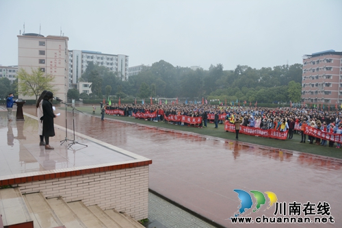 泸县一中迎“二诊”动员会隆重举行(图3)