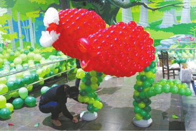 数十万气球现身自贡灯会 上演3D“植物大战僵尸”(图1) 数十万气球现身自贡灯会 上演3D“植物大战僵尸”(图1)